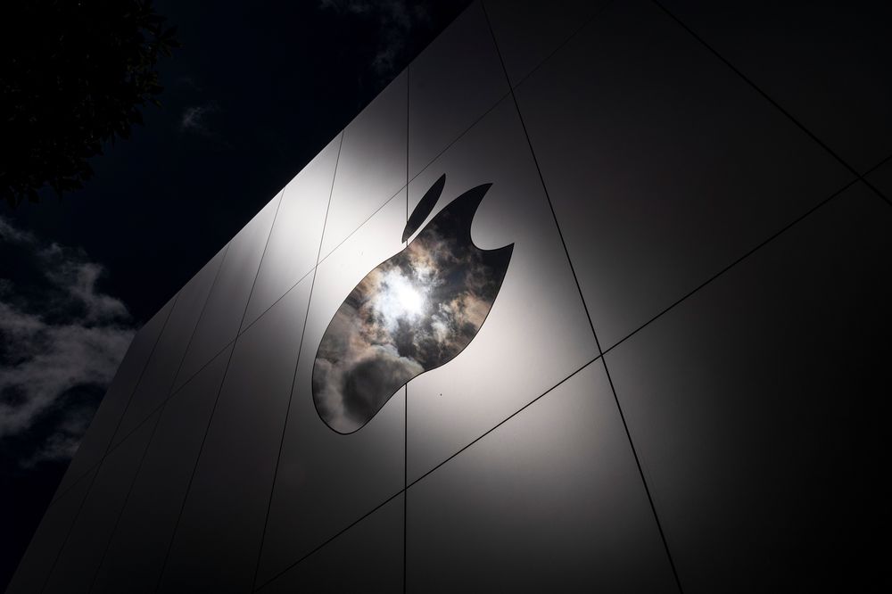 Logo of the brand Apple on with the reflection of sky